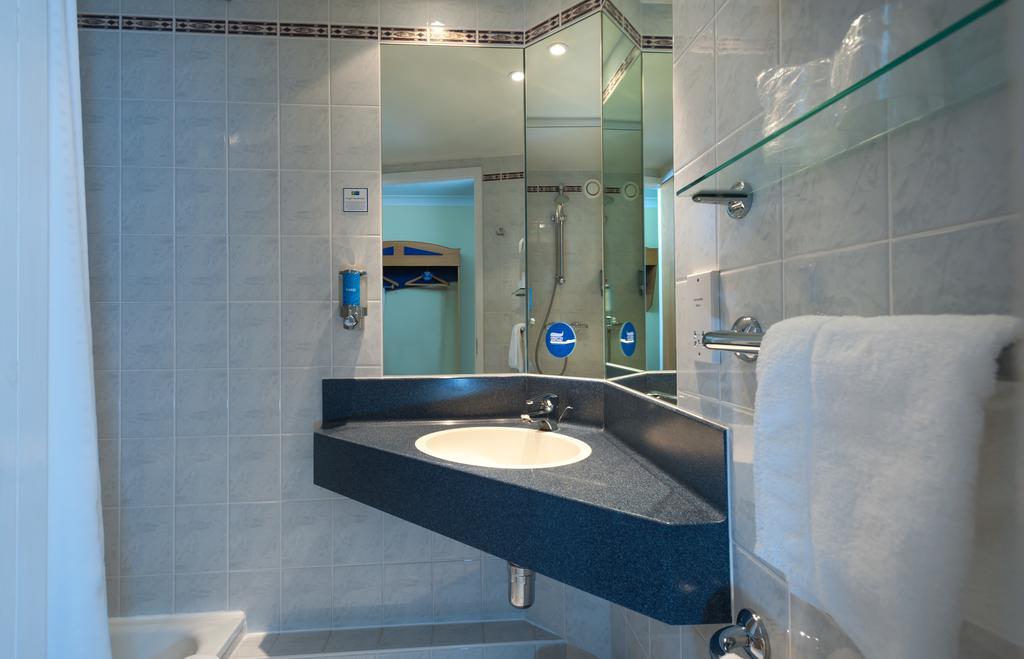 Holiday Inn Express Walsall M6, J10 By Ihg Exteriör bild