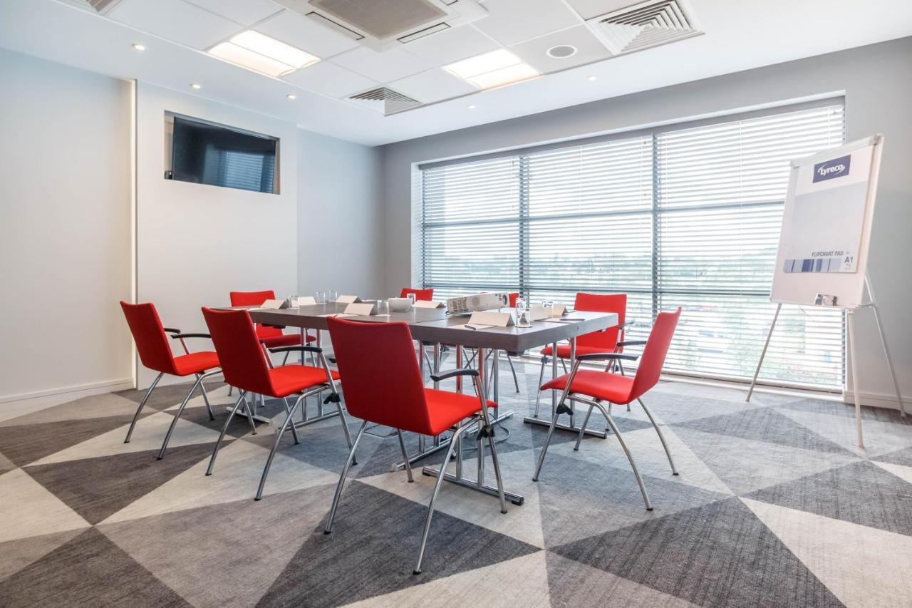 Holiday Inn Express Walsall M6, J10 By Ihg Exteriör bild